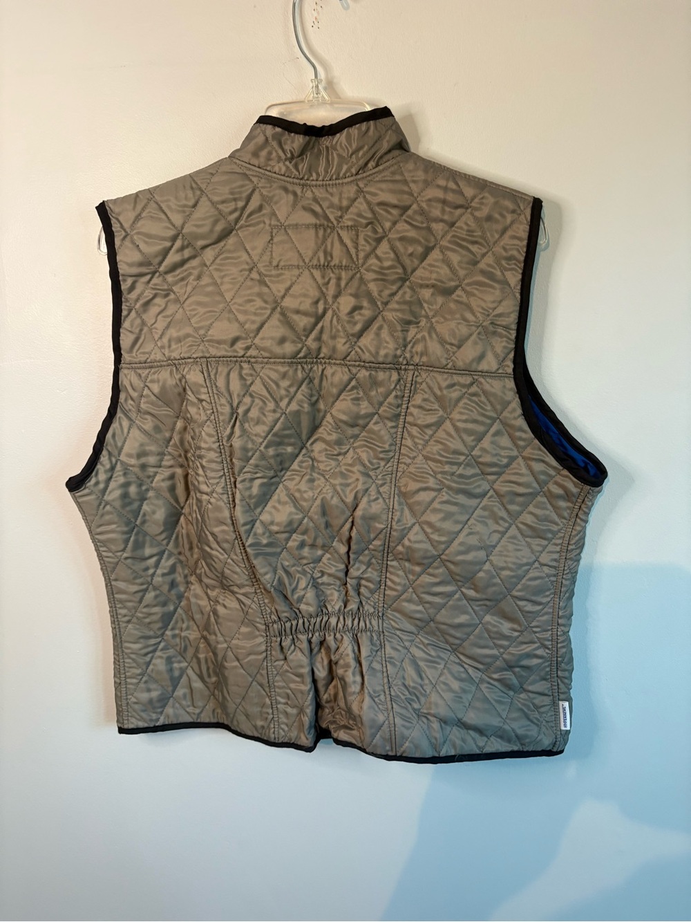 Quilted Sleeveless Vest in Gray - Picture 4 of 6